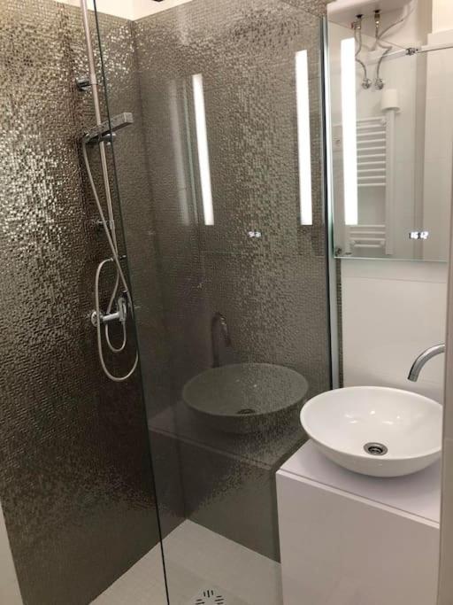 Colton West Deluxe Apartment Budapest Luaran gambar
